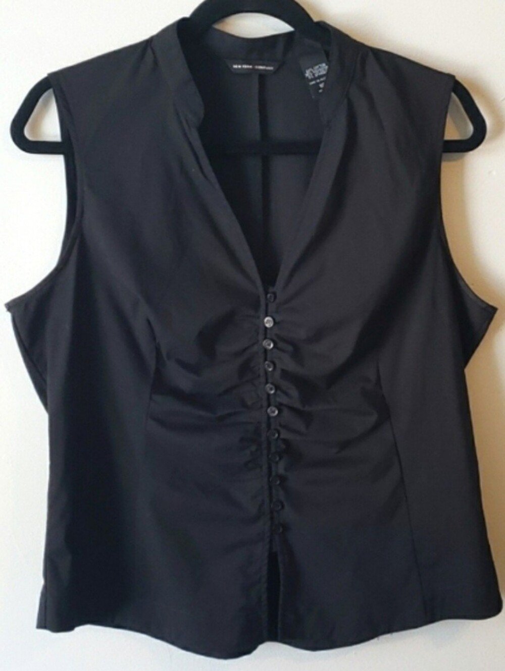 LIKE NEW! Sleeveless fitted Ruched button down top New York & Company NY&CO